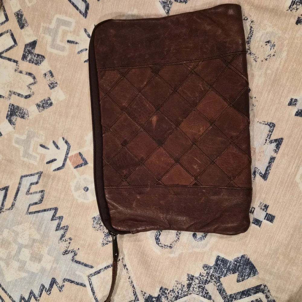 Duluth Trading Co Brown Leather Laptop Bag